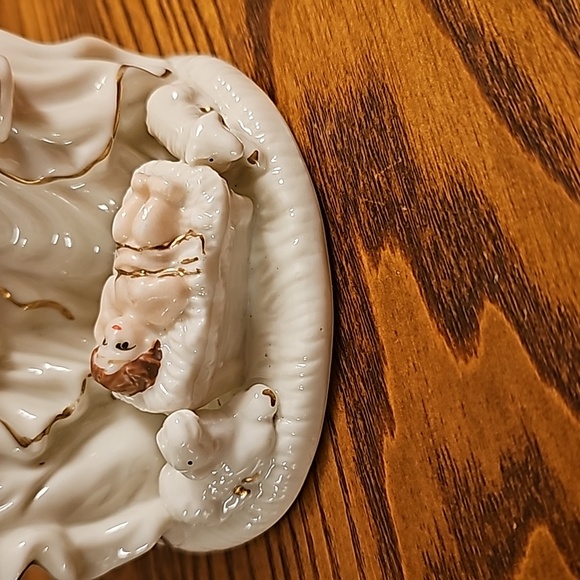 Vintage Porcelain Nativity Figure - Mary, Joseph, Baby Jesus and Lambs - Picture 4 of 6